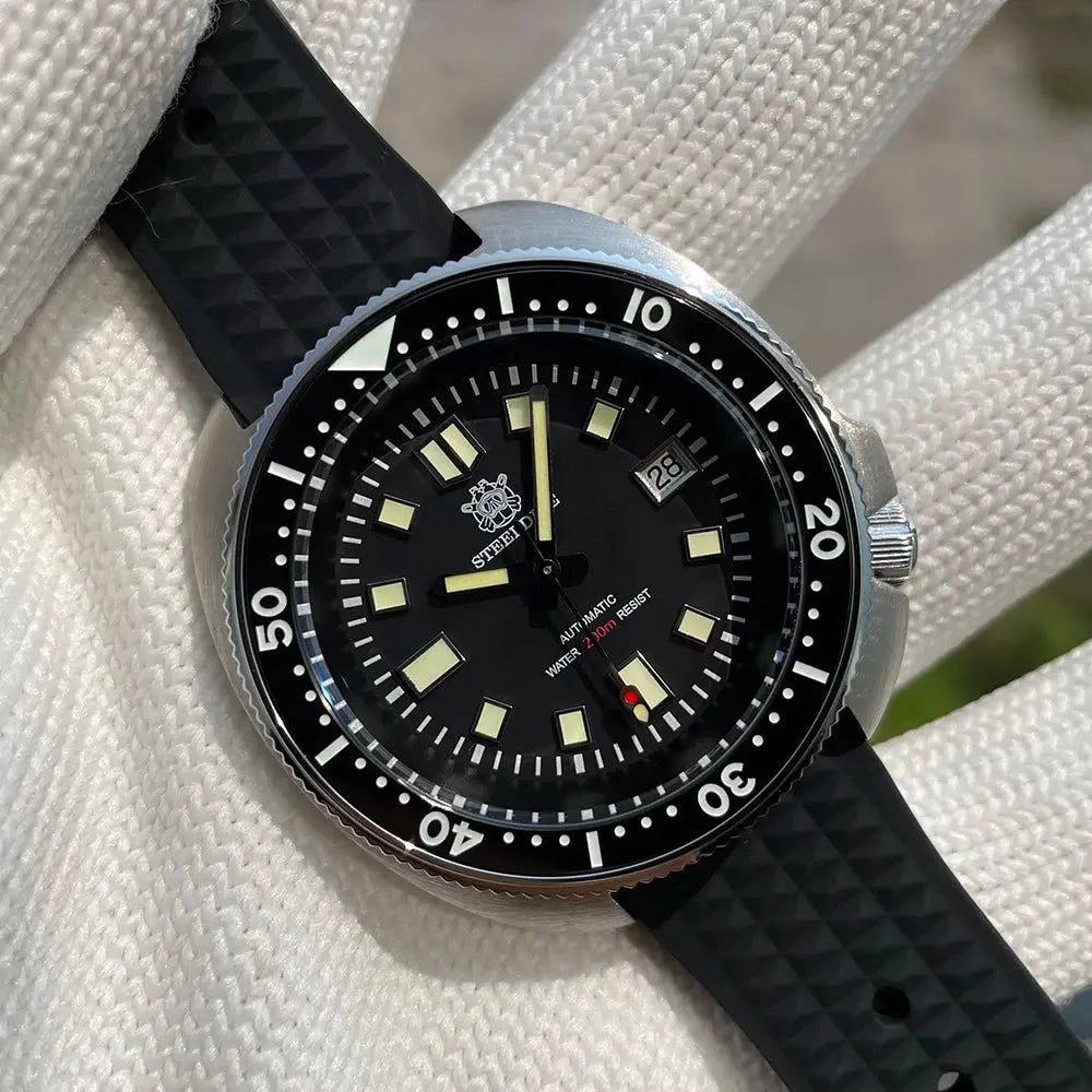 Steeldive SD1970 automatic dive watch with black dial and rubber strap by Alcom Distribution