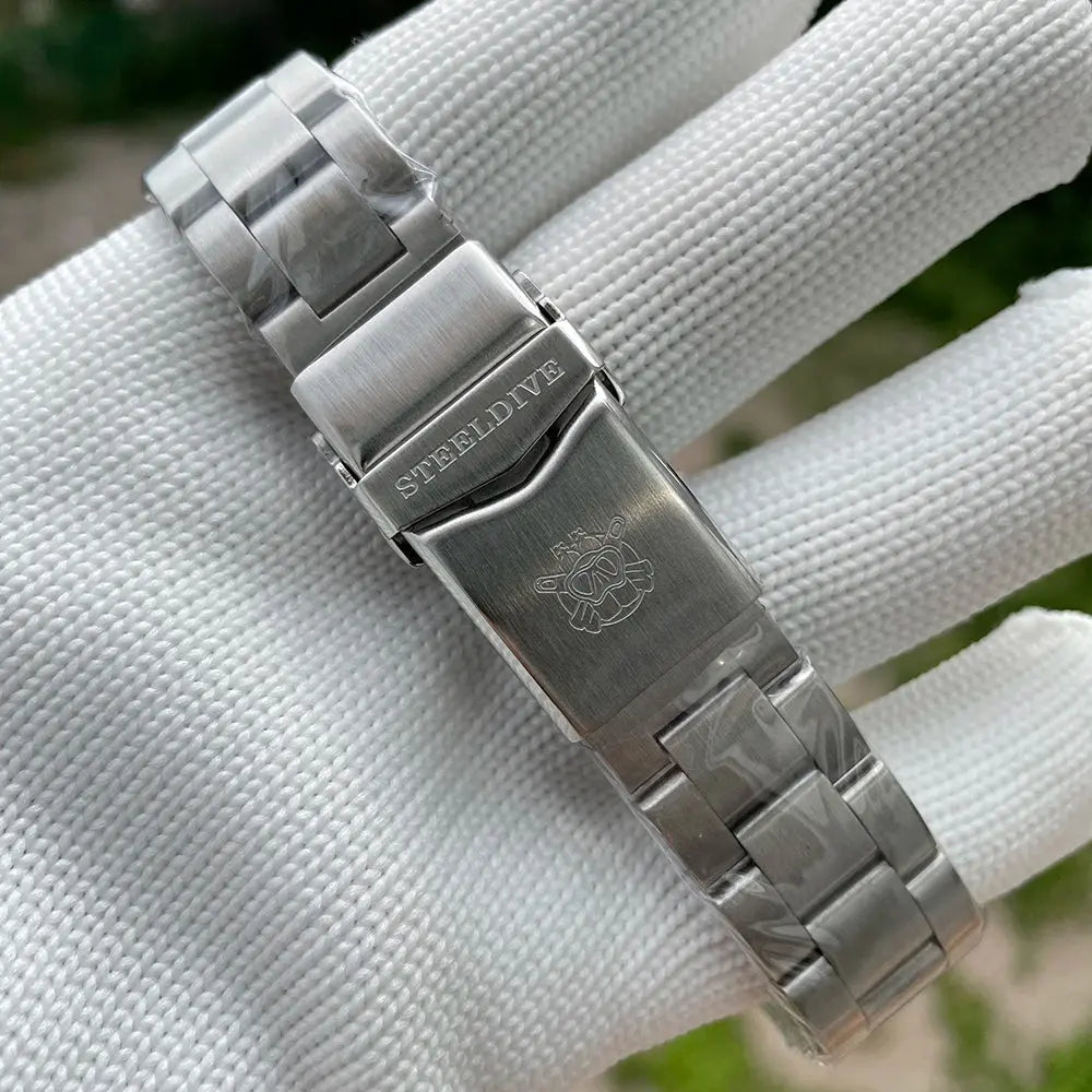 Steeldive SD1970 automatic dive watch stainless steel bracelet clasp with engraved logo
